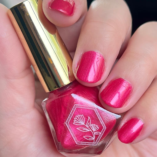 Rose Garden - Silky Rose Petal Red - Nail Polish