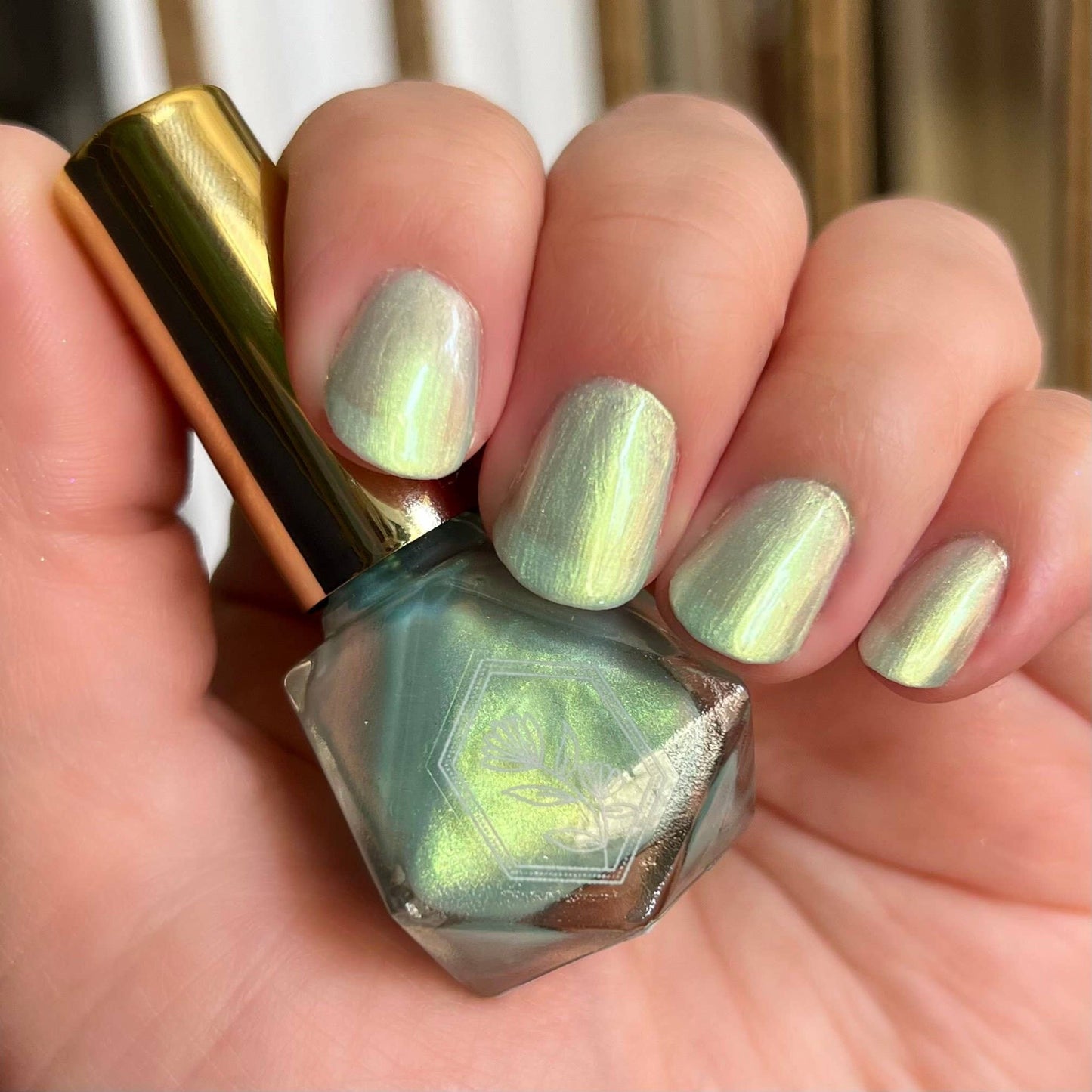 Inspiration - Glowing Shimmer Jade Green - Nail Polish